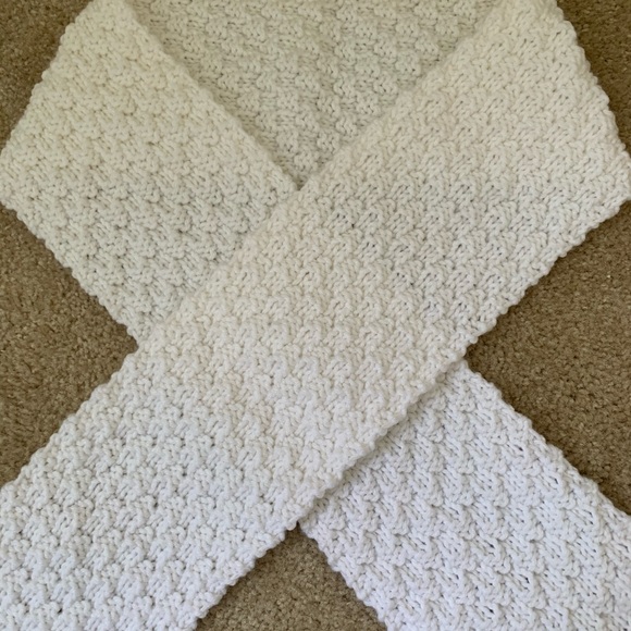 Handmade White Knit Scarf - Picture 2 of 3
